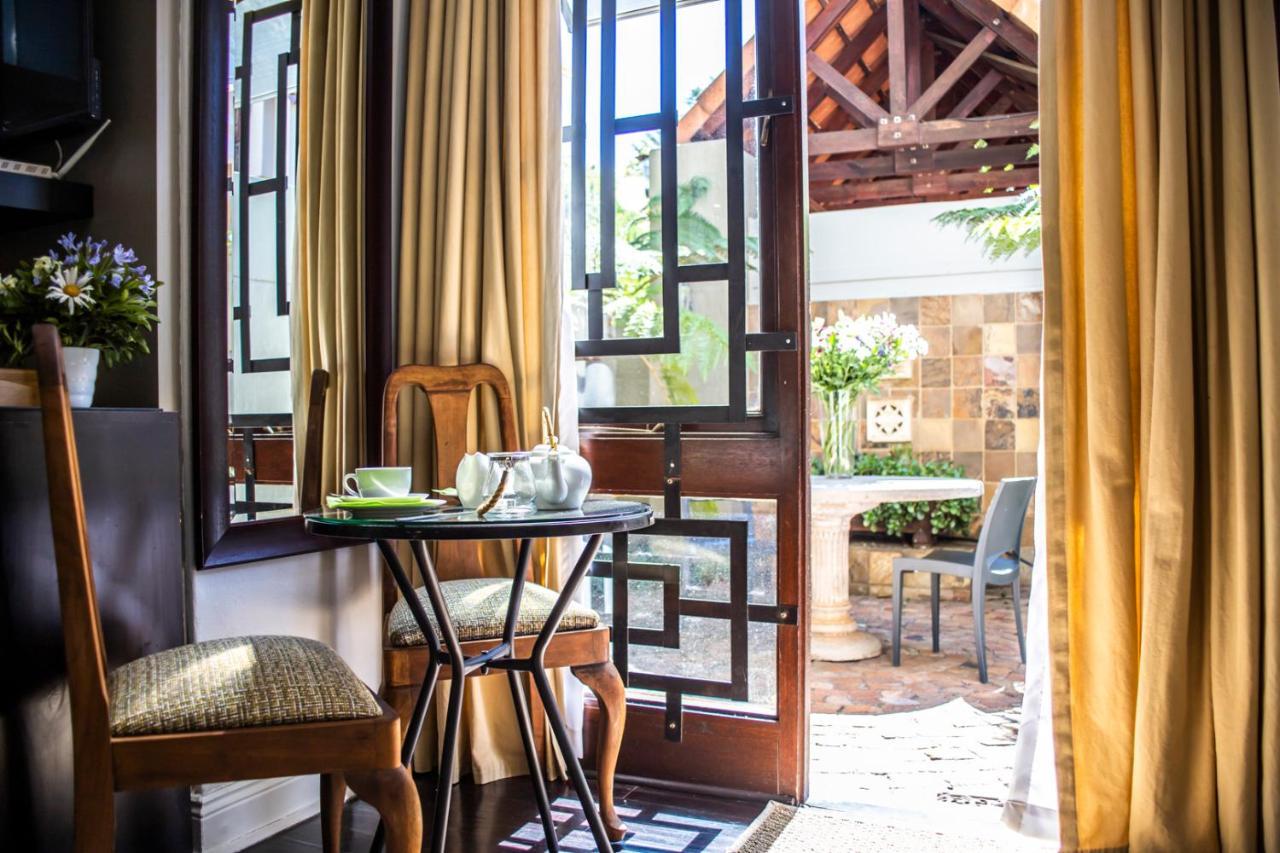 Craigivar Guesthouse พริทอเรีย ภายนอก รูปภาพ